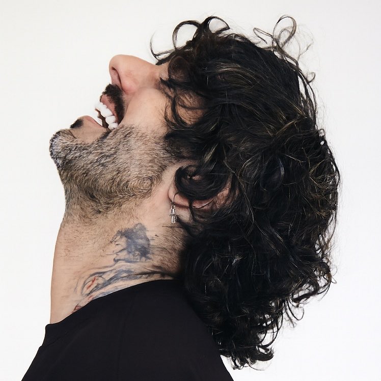 melendicharts's tweet photo. 🎙️ “Han quedado como unas once canciones fuera de Pop Rock que podrán ver la luz en un futuro disco”

#Melendi https://t.co/RsSLyAeuCu
