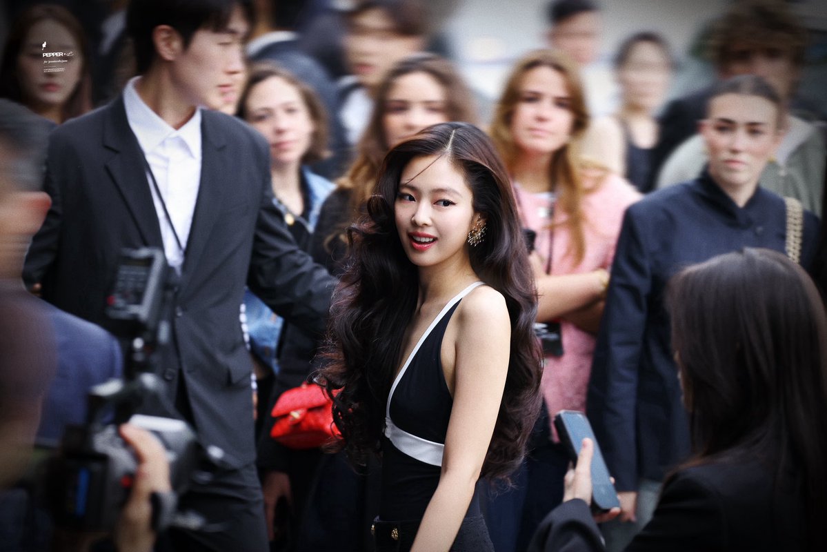 Glamour_JENNIE tweet media