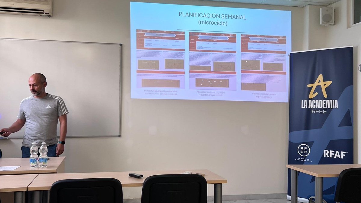 cedifa's tweet photo. UEFA A | DEFENSA DE PROYECTOS 

✅️ Presentación por los alumnos del #UEFAA de @RFAFSevilla de la defensa de sus proyectos 

⚽️ Trabajo de todo un curso explicado ante el tribunal examinador 

📸 Apuesta por la excelencia 

@AcademiaRFEF | @RFAF https://t.co/fbvccykkpb