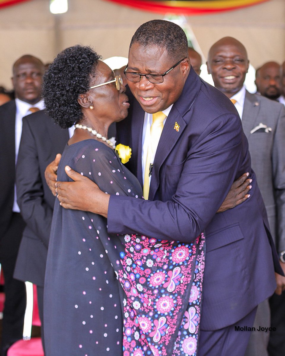 KemiKainerugaba's tweet photo. π₯Ήπ₯° A beautiful moment at Kololo Independence Grounds!
Maama Rebecca Kadaga congratulating Rt. Hon. Speaker Jacob Marksons Oboth-Oboth right after the announcement yesterday.
#SpeakerOboth #12thParliament https://t.co/upOf5UQOUN