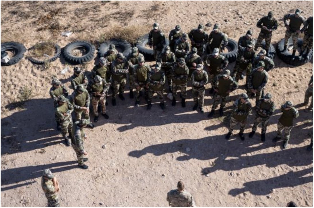 USSOCAF's tweet photo. ⚡Fast roping demands precision, trust &amp; disciplined safety procedures.

🇲🇦🇺🇸Members of the Moroccan Groupement des Forces Spéciales trained alongside U.S. forces, strengthening interoperability and refining mission-essential skills. @USAfricaCommand @USEmbMorocco @FAR_Maroc_ https://t.co/45UuR6sFlP