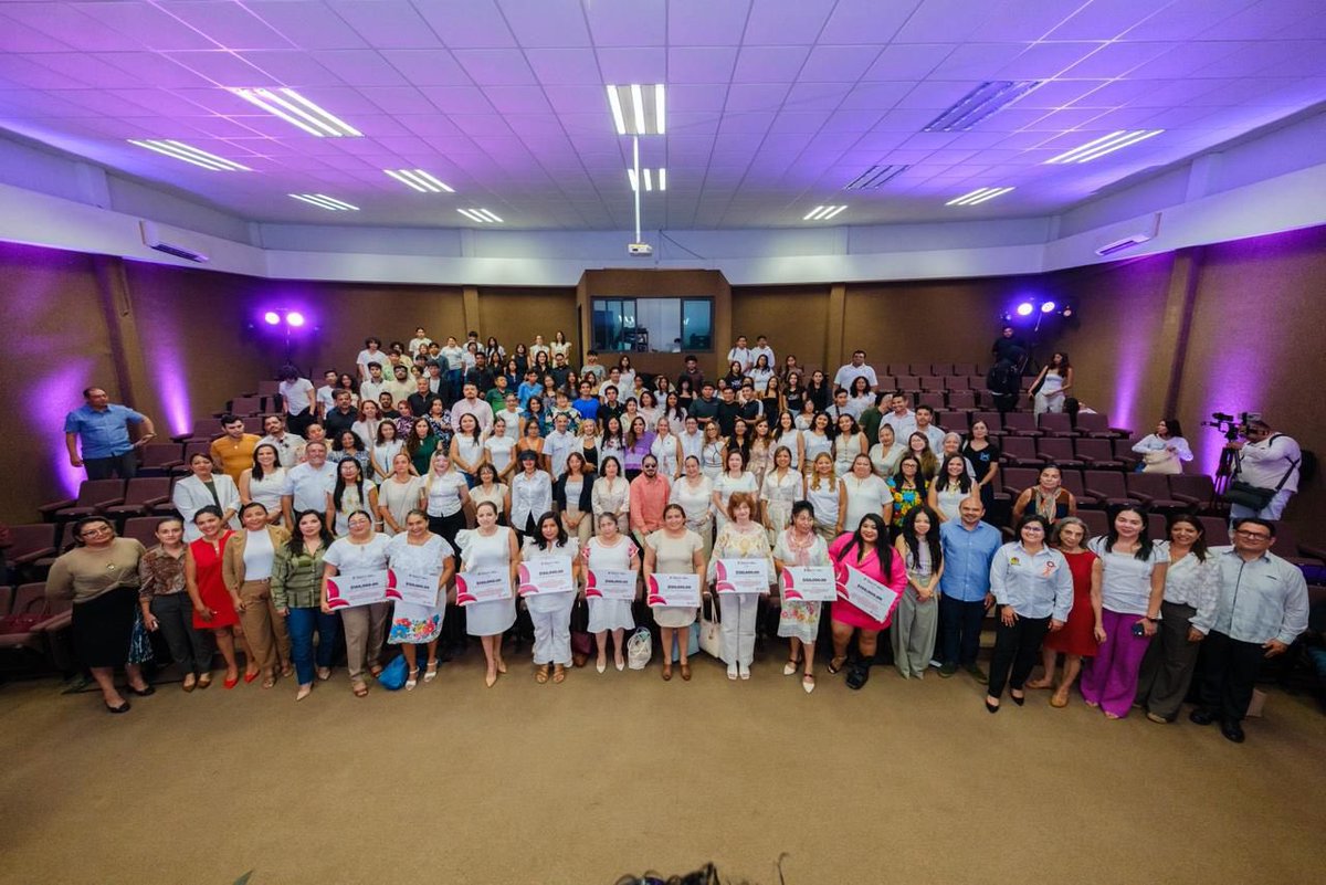 QRooPrimero's tweet photo. @MaraLezama fortalece la ciencia y la innovación en Quintana Roo con apoyo de 1.5 mdp a 10 proyectos liderados por mujeres investigadoras. 👩‍🔬✨ Se benefician 85 mujeres impulsando conocimiento, IA, biodiversidad y desarrollo social. #MujeresEnLaCiencia https://t.co/XdYPhOD4dJ