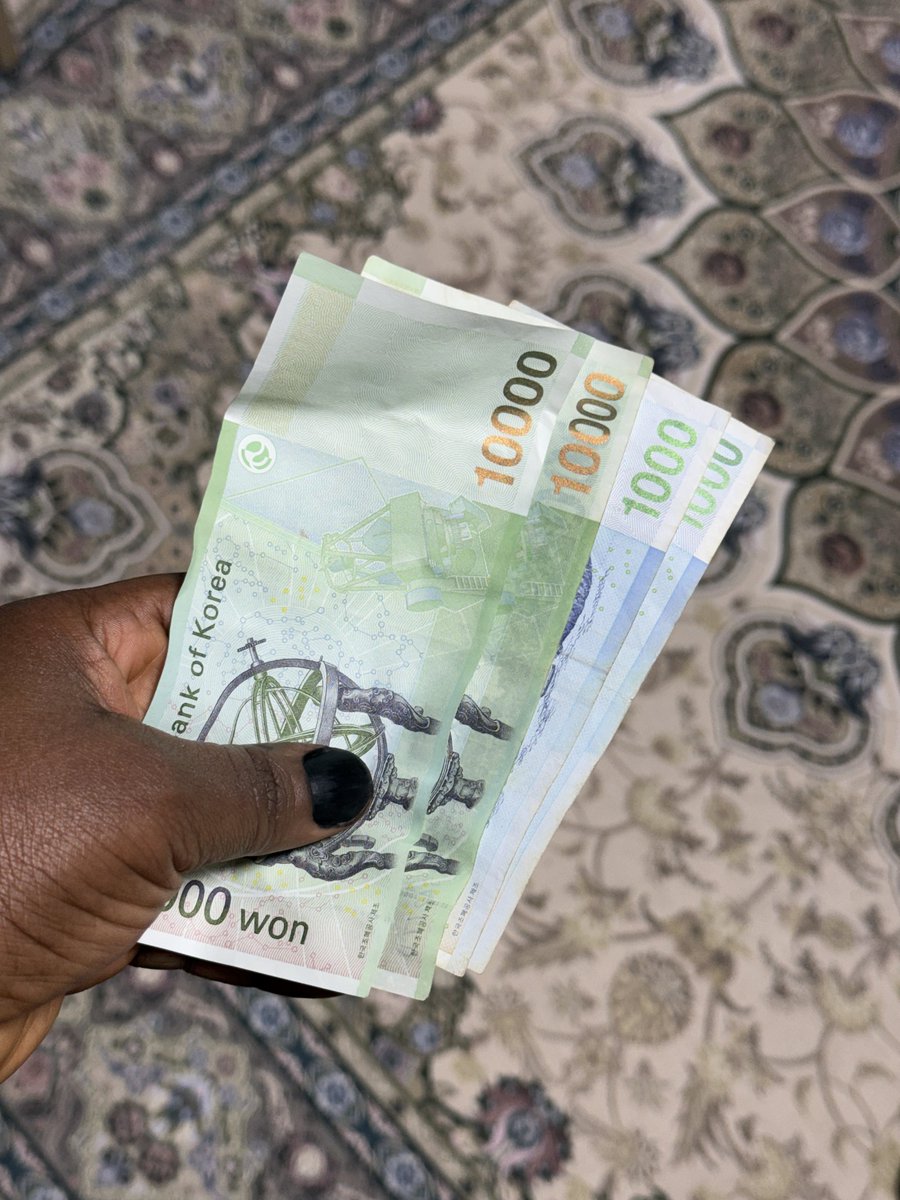 mus_toyy's tweet photo. South Korea’s currency is the South Korean won (₩), and the country actually operates with relatively few cash denominations compared to some other countries.

There are four main banknote denominations: ₩1,000, ₩5,000, ₩10,000, and ₩50,000. The coin denominations are ₩10, ₩50, ₩100, and ₩500. Interestingly, ₩1 and ₩5 coins technically still exist, but they are rarely used in normal daily life anymore.

The ₩50,000 note is the largest denomination in Korea, and many people, myself included, initially think it sounds too large. However, in practice, it actually makes sense within Korea’s economy.

While “50,000” sounds huge numerically, the actual purchasing power is not extreme. It only feels psychologically large because the Korean won uses larger numerical values overall.

For example, a simple café drink can already cost ₩5,000–₩7,000, Korean BBQ for groups can easily exceed ₩50,000, and transportation, groceries, and shopping add up quickly. Without the ₩50,000 note, people would constantly carry thick stacks of ₩10,000 bills everywhere.

In my opinion, the reason South Korea can comfortably maintain a high-denomination bill is because the country is now heavily cashless. Most people use debit cards, credit cards, KakaoPay, Naver Pay, Samsung Pay, transportation cards, and other digital payment systems. So even though the ₩50,000 bill exists, many Koreans barely carry much cash at all anymore.