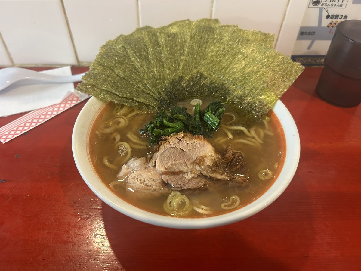 1976dada's tweet photo. 今日は　ソウハチヤ　がろんちゃん店で　
旨臭しょうゆ豚骨🍜

臭みのあるスープ　めちゃくちゃ美味しい😋
これはいいです🍜
ノリ増しにライス🍜🍚

すぐになくなってしまいました😋

めちゃくちゃ美味しかったです🍜
ご馳走様でした😋 https://t.co/5CmeCnlbre