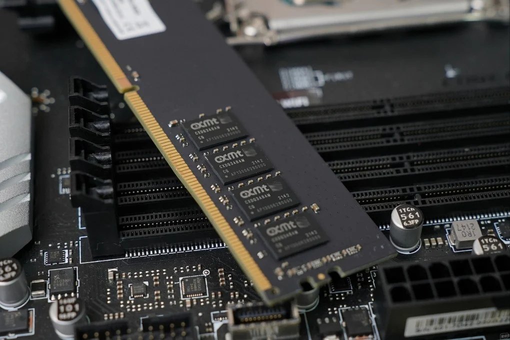 cryptogoos's tweet photo. CHINA JUST HIT THE NUMBER THAT BREAKS THE MEMORY CARTEL. 🚨

Cheap Chinese chips are about to flood the global market.

CXMT, China's biggest memory chip maker, can now make advanced memory chips with 80% of every batch coming out good.

That number matters.
Below 80%, you lose money on every chip. Above 80%, you make money on every chip.

China just crossed that line.

For years, three companies (Samsung, SK Hynix, and Micron) controlled the entire memory market.

They pushed prices up 414% in three months.
They handed out $400,000 bonuses.
Goldman Sachs calls it "RAMageddon.

They thought they had years before China could catch up.

They were wrong.

CXMT revenue is up 700% versus last year.
They're scaling fast.