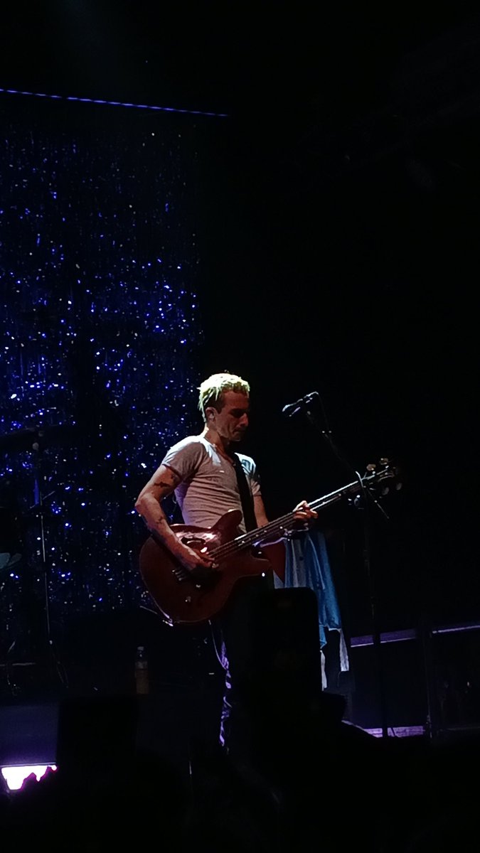 mladybird_'s tweet photo. DE OTRO PLANETA miren que soy súper recitalera pero no sé si incluso mis otras bandas favoritas suenan así en vivo APRENDAN https://t.co/mbDTnnuHkJ