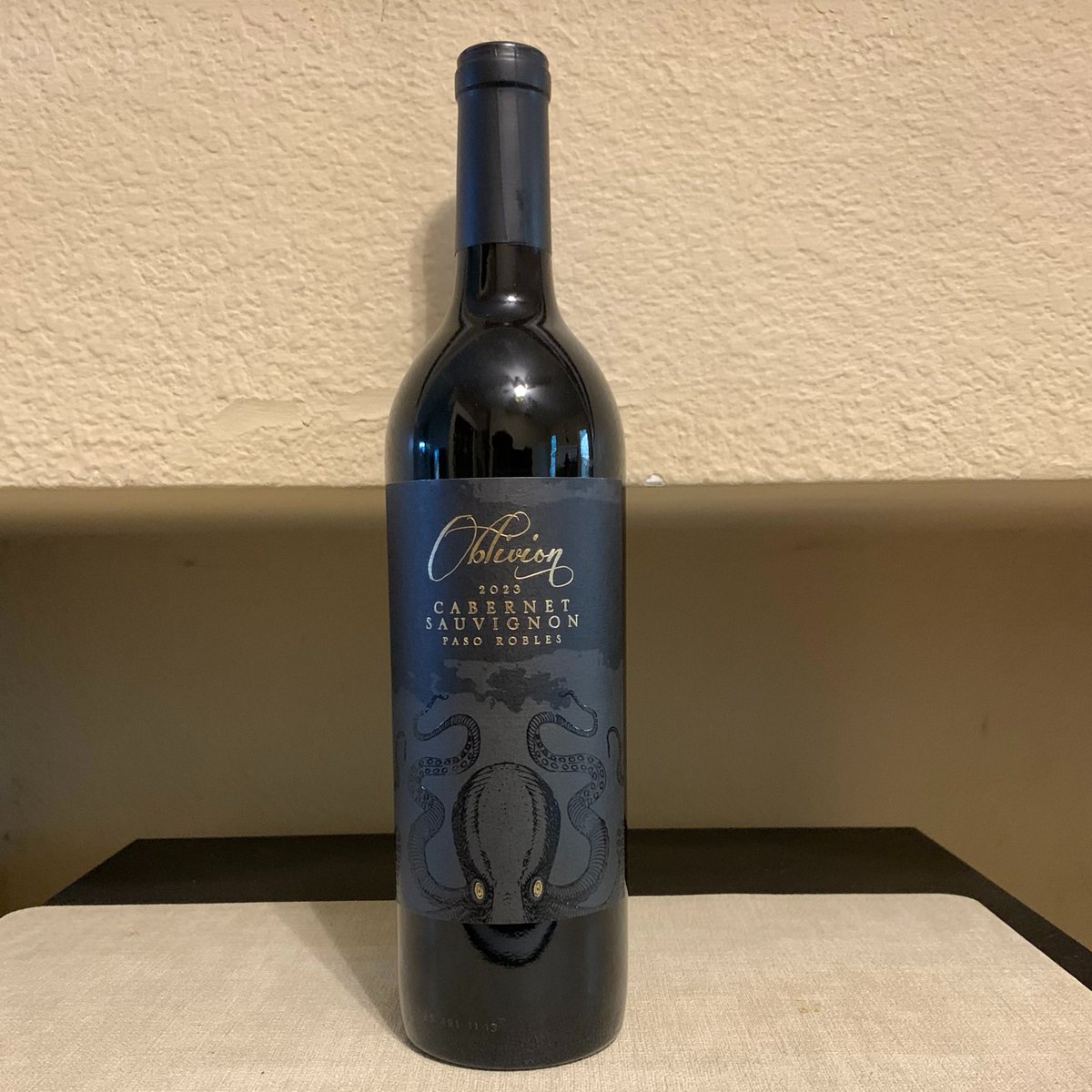 Bacchustar's tweet photo. Oblivion Cabernet Sauvignon Paso Robles 2023
パソロブレスのOblivion Cellarsのワイン。2021, 2022に続き３年連続。パソロブレスらしいフルーツ感が前面に出ているけど、ほどほどな感じ。コストコ価格$9.99
#ワイン https://t.co/UfFp4DJHEb