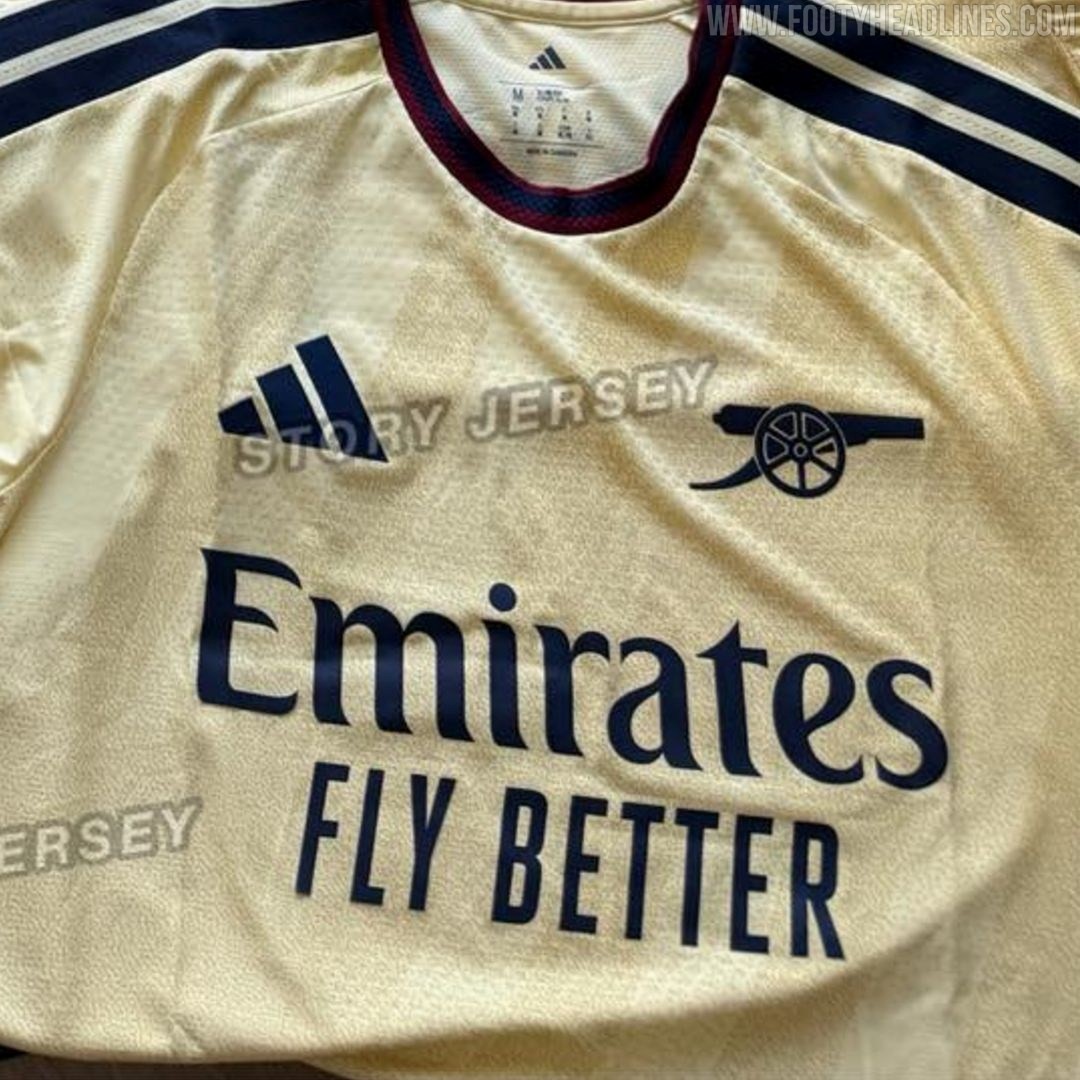 Footy_Headlines's tweet photo. 𝑨𝒓𝒔𝒆𝒏𝒂𝒍 𝟐𝟔-𝟐𝟕 𝑨𝒘𝒂𝒚 & 𝑻𝒉𝒊𝒓𝒅 𝑲𝒊𝒕𝒔 𝑳𝒆𝒂𝒌𝒆𝒅

Footy Headlines can leak more new real images of Arsenal's 2026-27 away and third kits. Big thanks to Story Jersey.

The Arsenal 2026-2027 away kit  is a 'reverse' version of the 1991-93 away shirt, featuring a navy base with red and yellow accents instead of the original yellow base.

The Arsenal 2026-27 third kit features a pale yellow primary color with navy blue accents and lightning bolt graphics.