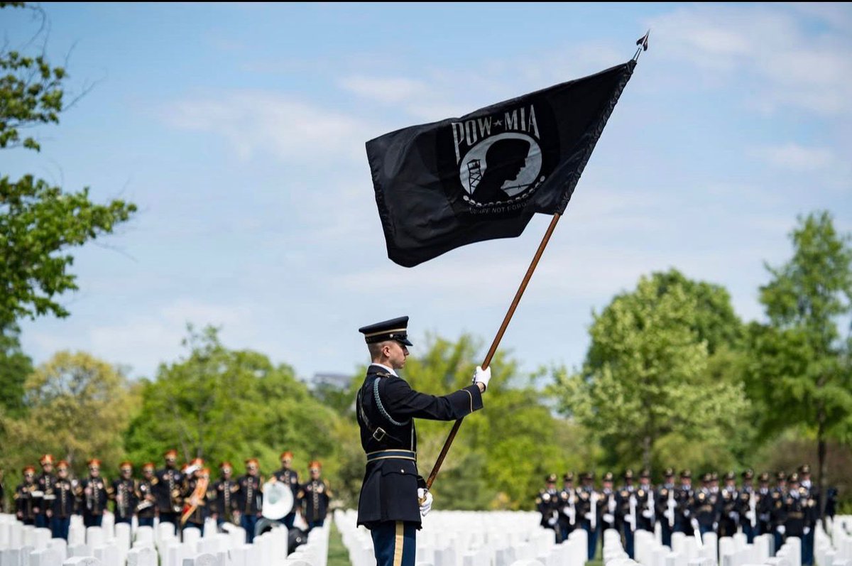 kporjrohking's tweet photo. #powmia #pow #memorialday https://t.co/icfktXF8lx