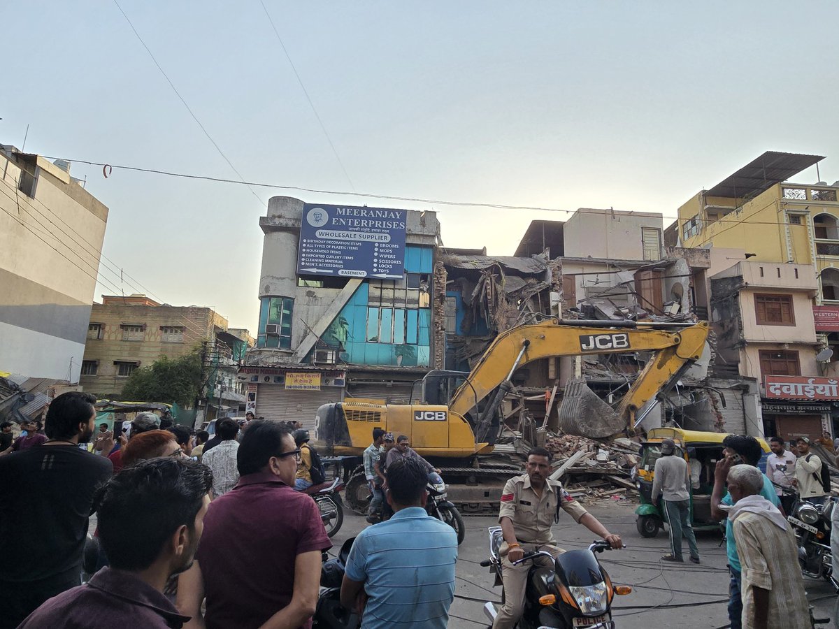 Current20273102's tweet photo. Indore Chhavani Redevelopment after 150 Years for Road Extension

Better for Traffic

Better for People https://t.co/wyyGFlhkYN