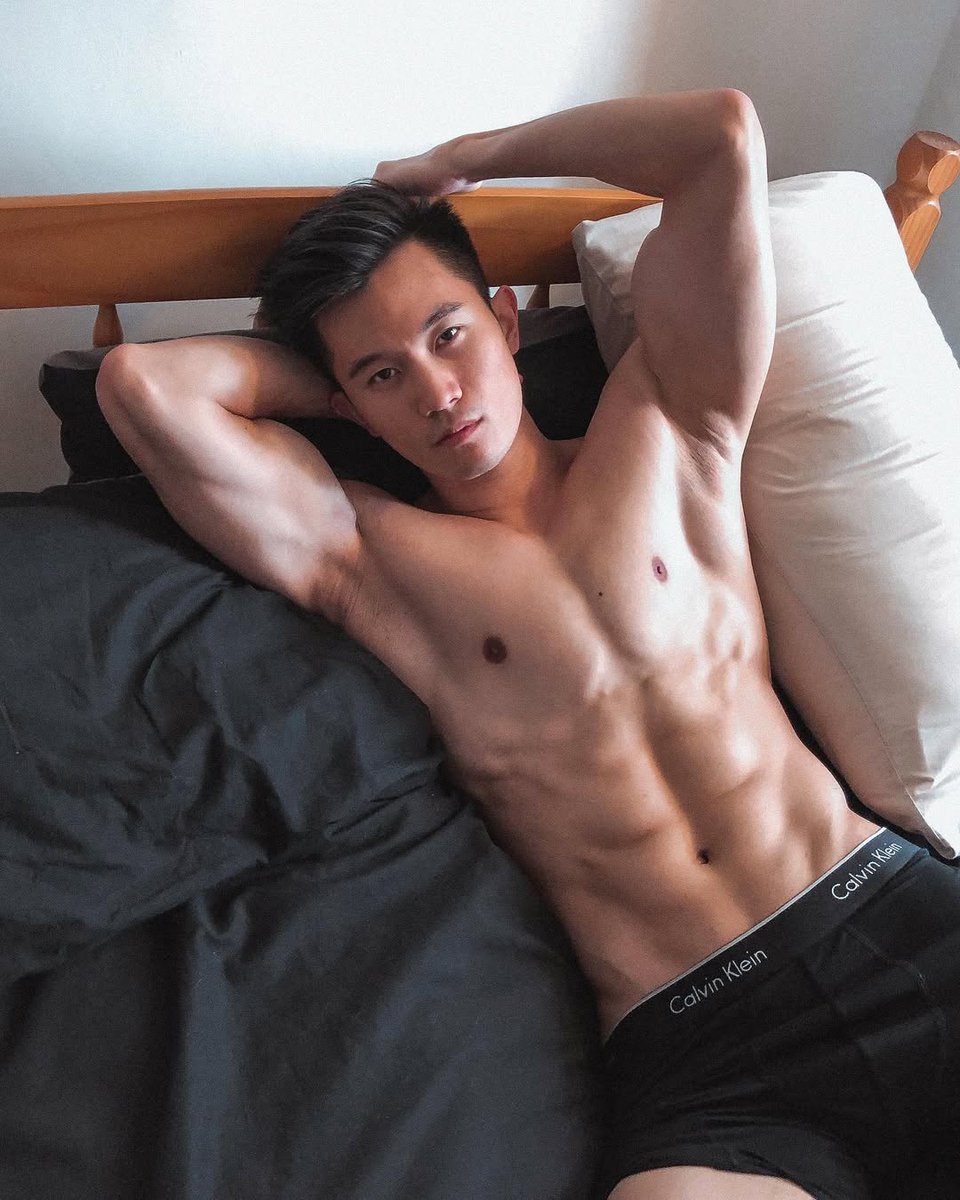 wei2b0ba's tweet photo. Color or monochrome? #throwbackphoto I’m 6 foot if I glue my dick on my head otherwise 5’7. #tinderbio #sexualhealing #michaelbolton #underwearmodeling #mensunderwear #sheffieldmodel #manchestermodel #londonmodelling https://t.co/kgQrCXfRFc
