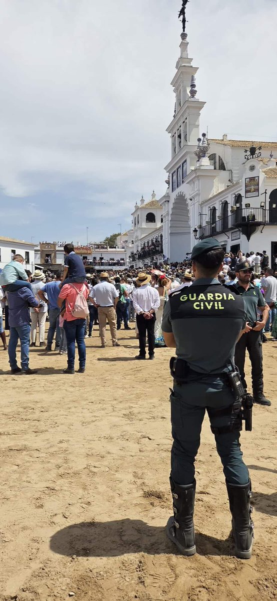 Más q Guardia Civil tweet media