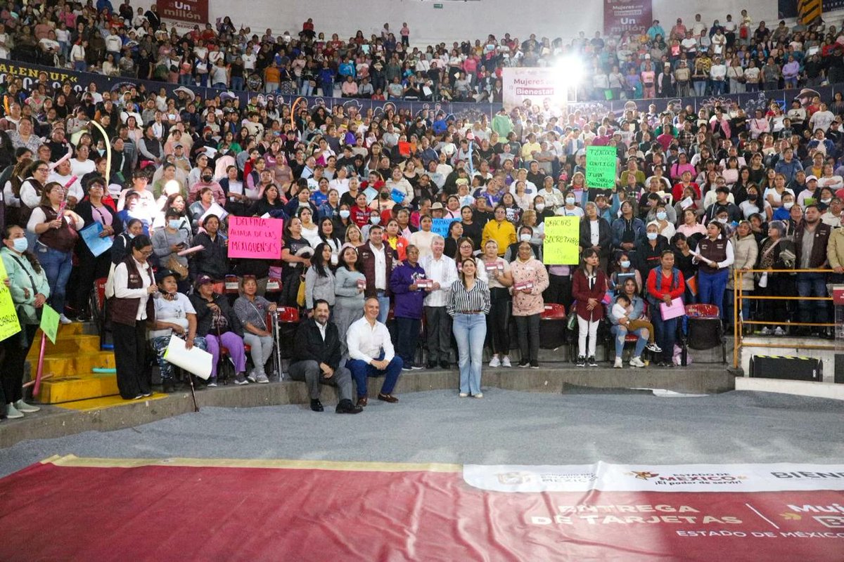 PortaldeTexcoco's tweet photo. Entregan tarjetas del ‘Programa Mujeres con Bienestar’ en Texcoco https://t.co/0JvmUaNKpH https://t.co/JlzhY93IDw