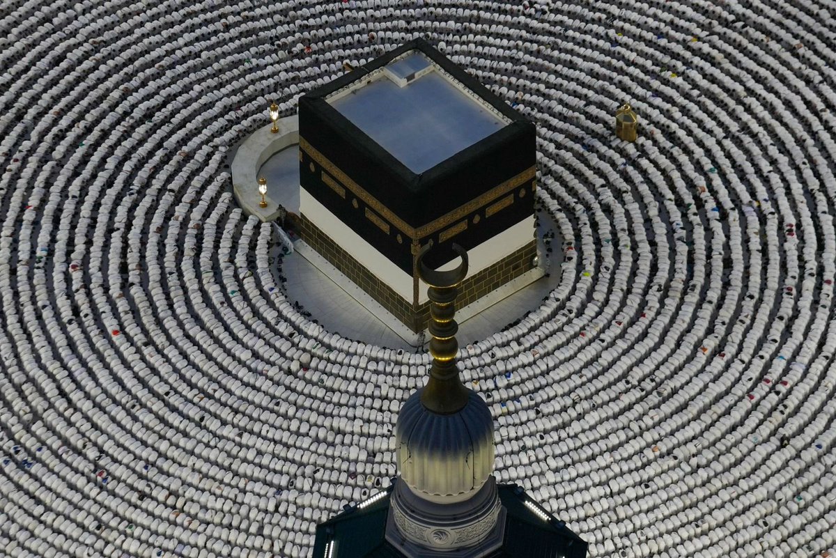 MirwaizKashmir's tweet photo. On this blessed Day of Arafah, one of the holiest in Islam, a day when prayers are accepted, sins forgiven and hearts purified. May Allah accept the Hajj of the pilgrims standing on the plains of Arafah, shower his mercy upon the Ummah, bring peace to troubled hearts and guide us all on the straight path.

The Prophet ﷺ encouraged us to increase in Tahleel (“Laa ilaaha illallaah”), Takbeer (“Allahu Akbar”), Tahmeed (“Alhamdulillaah”) and Tasbeeh (“Subhanallaah”) during these blessed days. Let the hearts and tongues remain engaged in the remembrance of Allah.