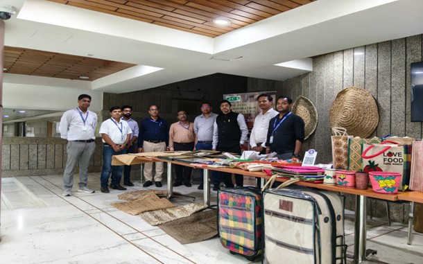 jutecorporation's tweet photo. Jute Diversified Products & Carpet Exhibition-cum-Sale
📍 Coal India HQ (Coal Bhawan)
📅 21–22 May 2026

Successfully hosted at @CoalIndiaHQ, this two-day exhibition showcased a vibrant range of eco-friendly jute diversified products (JDPs), handmade carpets, and sustainable lifestyle items.
From jute bags and office utilities to handicrafts, rugs, and home furnishings, the event provided a valuable platform for artisans, SHGs, and participating agencies to connect directly with buyers and stakeholders. The exhibition witnessed strong footfall and encouraging sales, reflecting growing demand for sustainable alternatives.
A key highlight was the interaction between MD, @jutecorporation and Director (HR), Coal India, who expressed keen interest in adopting jute products for official use—reinforcing commitment to green procurement.
The initiative not only promoted biodegradable, natural fibre-based products but also strengthened livelihood opportunities across the jute and carpet sectors.
A successful step towards sustainability, market linkage, and wider adoption of eco-friendly solutions. 🌿
@cmdjcil @TexMinIndia