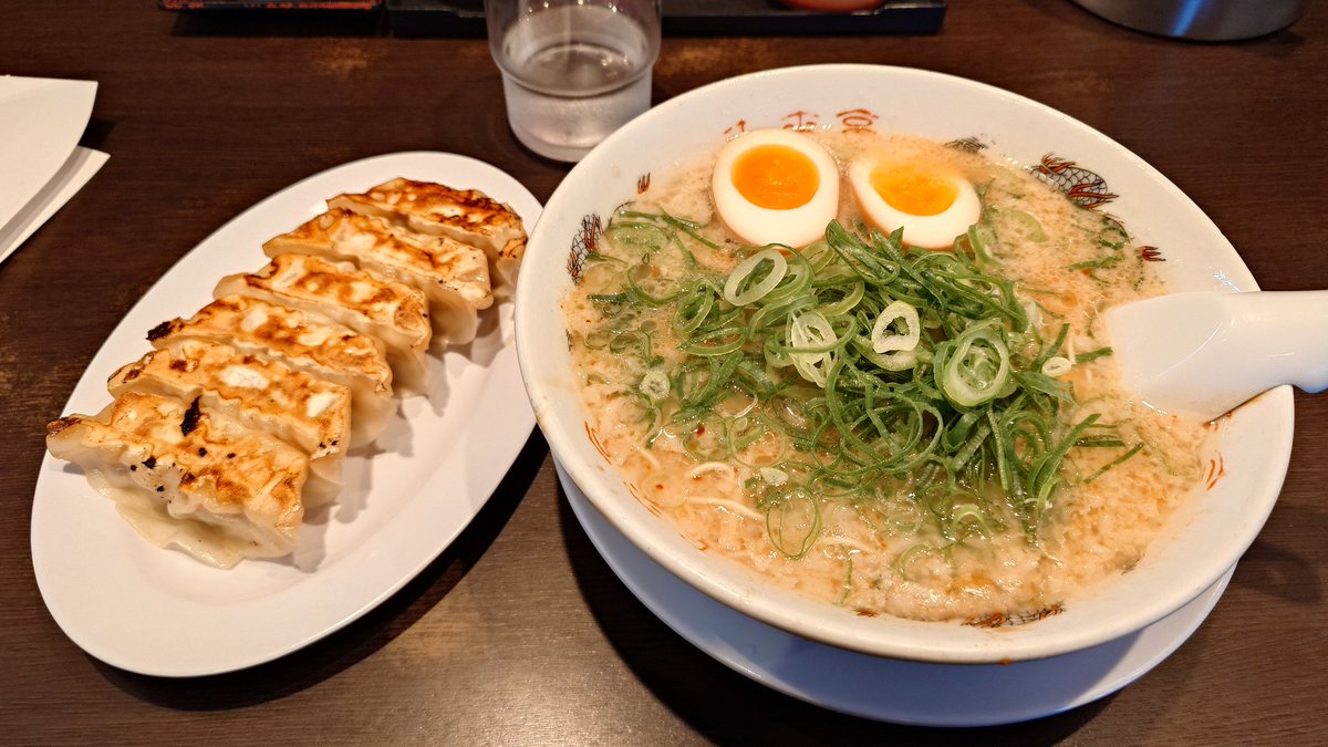 nigera_men's tweet photo. 来来亭
味玉こってりラーメン
餃子

昨日の夕飯
ニンニクをもらって���にガッツリ！
安定の美味しさでした
ご馳走様でした(人 'ч'｡)
 #ラーメン  #来来亭 https://t.co/hsab5vWoAR