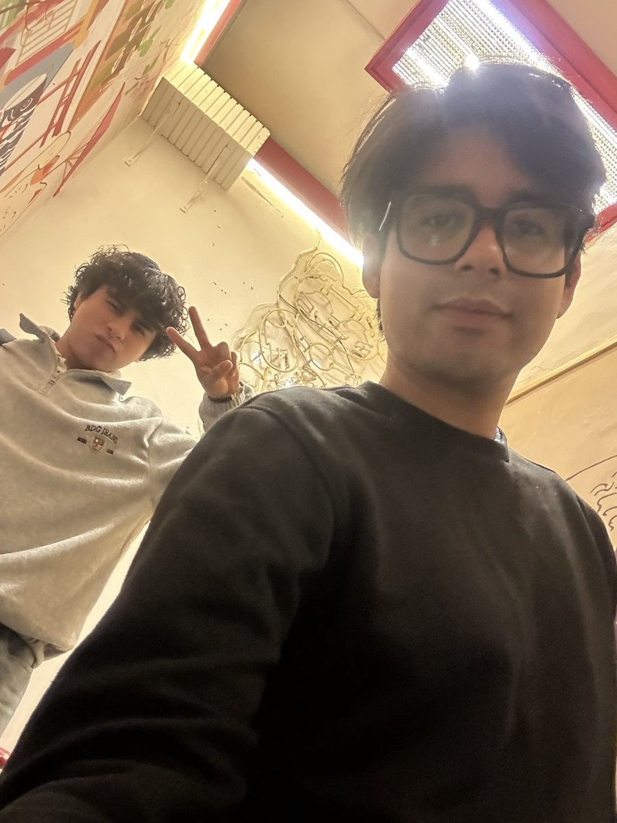 ronierlapaz's tweet photo. Celebro mi día en un país que me ha brindado oportunidades que me hacen feliz, quizás no esté mi familia cerca pero Dani mi hermano en México gracias por compartir conmigo https://t.co/XI6eIIxso2