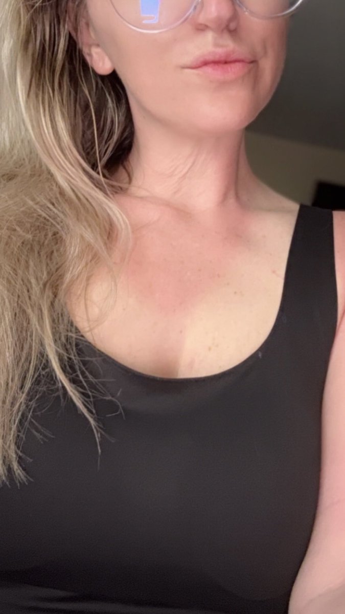 BethanniRose's tweet photo. Still radiating enough heat to ruin your self control… goodnight 😘☀️ https://t.co/fugT8vVkG9