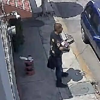 PuntoMedioEdo's tweet photo. 🚨⚠️🤳#Alertan vecinos por presuntos #estafadores que recorren #Izcalli.
Habitantes de la colonia #Atlanta, en Cuautitlán Izcalli, emitieron una alerta vecinal tras detectar a personas que presuntamente recorren casas ofreciendo utensilios...
🤳⬇️
https://t.co/EUDi0VfFSY https://t.co/D3DzCRo7KH