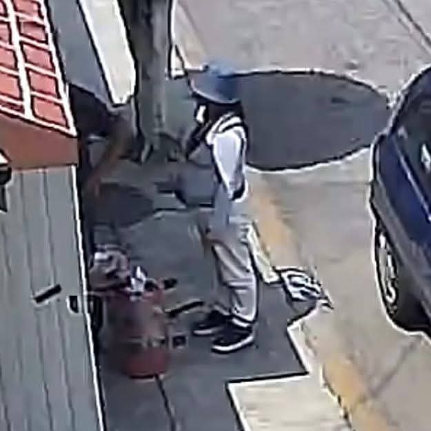 PuntoMedioEdo's tweet photo. 🚨⚠️🤳#Alertan vecinos por presuntos #estafadores que recorren #Izcalli.
Habitantes de la colonia #Atlanta, en Cuautitlán Izcalli, emitieron una alerta vecinal tras detectar a personas que presuntamente recorren casas ofreciendo utensilios...
🤳⬇️
https://t.co/EUDi0VfFSY https://t.co/D3DzCRo7KH