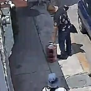 PuntoMedioEdo's tweet photo. 🚨⚠️🤳#Alertan vecinos por presuntos #estafadores que recorren #Izcalli.
Habitantes de la colonia #Atlanta, en Cuautitlán Izcalli, emitieron una alerta vecinal tras detectar a personas que presuntamente recorren casas ofreciendo utensilios...
🤳⬇️
https://t.co/EUDi0VfFSY https://t.co/D3DzCRo7KH