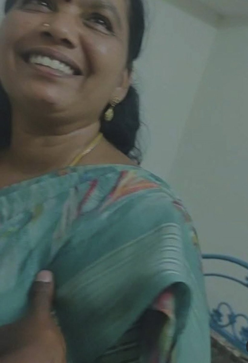 NovapackC's tweet photo. Edhellam evlo periya luck theriyuma frnd enkita vaanguna kaasuku avan amma va namma kooda paduka vaikiradhu semma kick ehh age dhan na 26,frnd amma 52 semma experience age analum fire uh apdiyea eruku munda semma ollu vaangura 🍑🍑🔥🔥🥵🥵🤤🤤🥭🥭 https://t.co/qKEIybWlK1