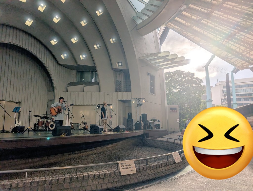 hantergm's tweet photo. 奇跡的なタイミングで撮れた1枚!✨
ちょうど雲が切れて太陽が差し込んだ瞬間なんだけど、よく見たら屋根の切れ目の部分にぴったり重なって光が入ってきてる…!
狙ってないのにこのシンクロはすげえ。神がかったタイミングでした☀️
#BUBBLEPOST
#バブルポスト https://t.co/n1DmzvVLt2