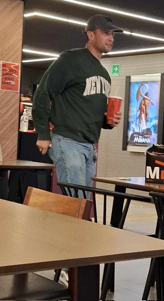 Ch1c0sD3L4C4ll3's tweet photo. Después de la función cae la noche, se cierra el telón.
#ChicoDelCine #CinemaGuy #ChicoDLCalle #StreetGuy #RealGuy #Paparazzi desde #Tijuana #BajaCalifornia #México https://t.co/g52tdyCdiv