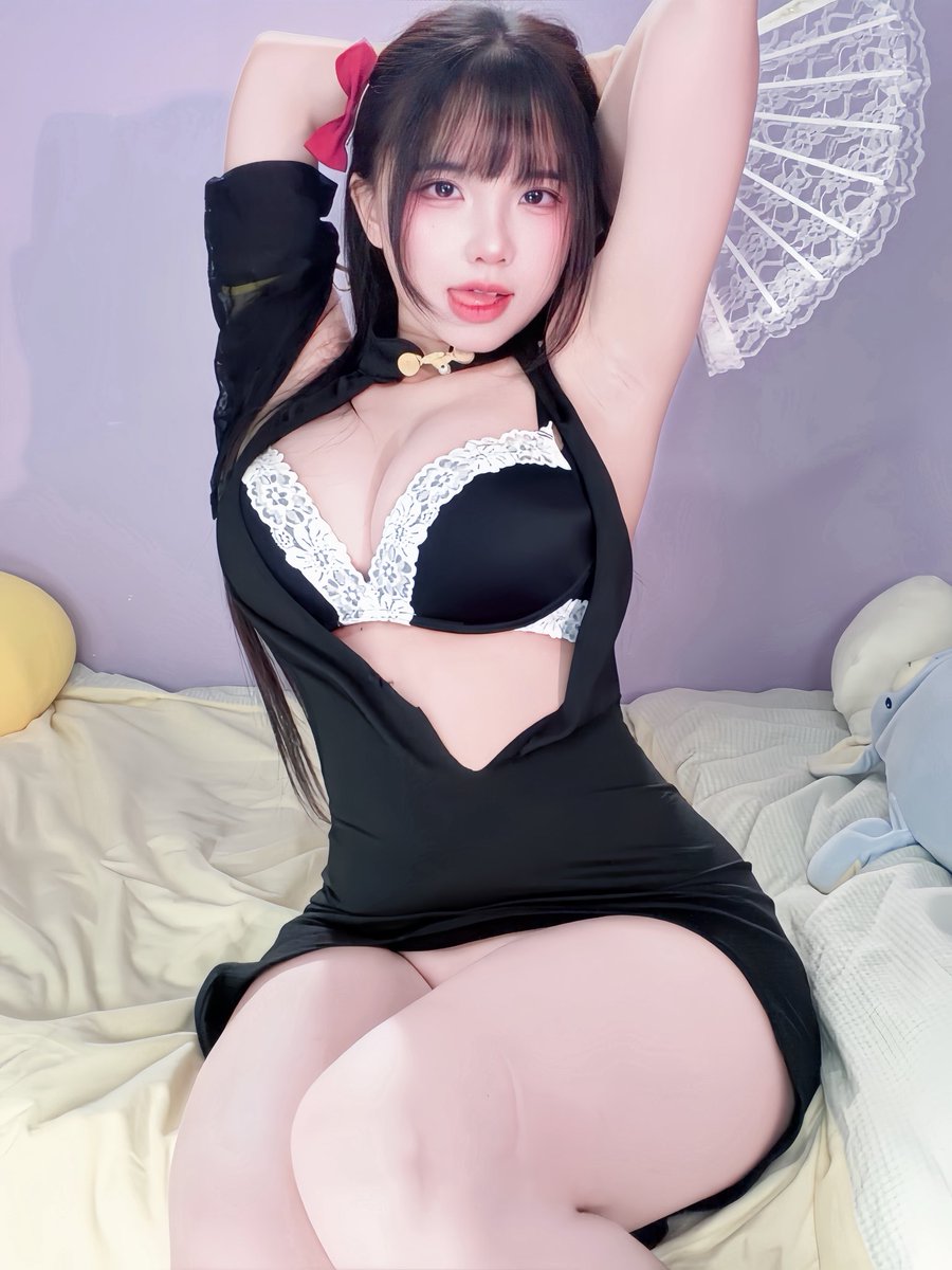 TszlingQ's tweet photo. 黑色古風旗袍🤩 https://t.co/73f3sryXbZ