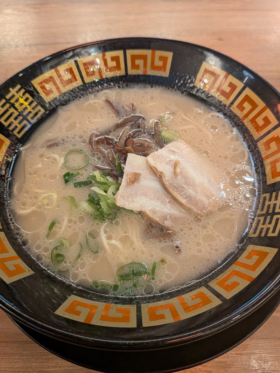 datti031's tweet photo. 日高屋→一風堂🍜😋

昼

日高屋でちょと失敗して

一風堂でめちゃ待たされる😑

替玉ｘ1（無料）
ニンニク忘れられた😏 https://t.co/L50uTU52h9