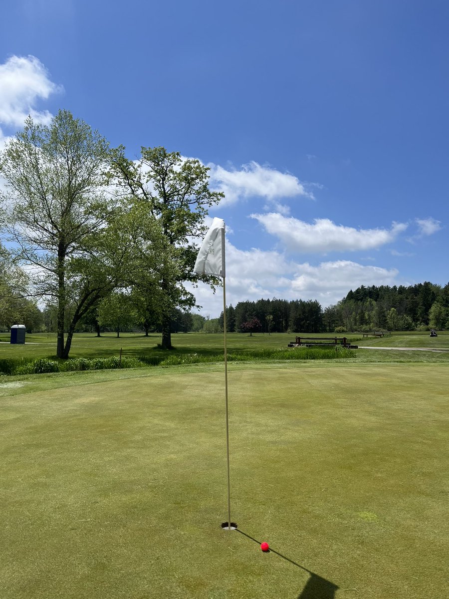 Rokusetsuyou's tweet photo. 3連休の終わりに夫氏とゴルフ⛳️  夫氏のER騒動から1週間が経ちゴルフができるまで回復して今はホッと一息。このまま何事もなく穏やかで楽しい夏を過ごせますようにと祈るばかり🙏　長年夫氏を見ていて思うのは肉食人種は強いということ。痛みに強くあれよと言う間に回復してしまう。気のせいだろうか。 https://t.co/jqKkUHsFXj
