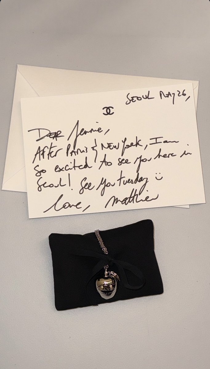 NEWSJENNlE's tweet photo. 📸 250526 #JENNIE IG story update

“Dear Jennie, 
After Paris and New York, I am so excited to see you here in Seoul! See you Tuesday :)

Love, Matthieu” https://t.co/1rJo6DTv8N
