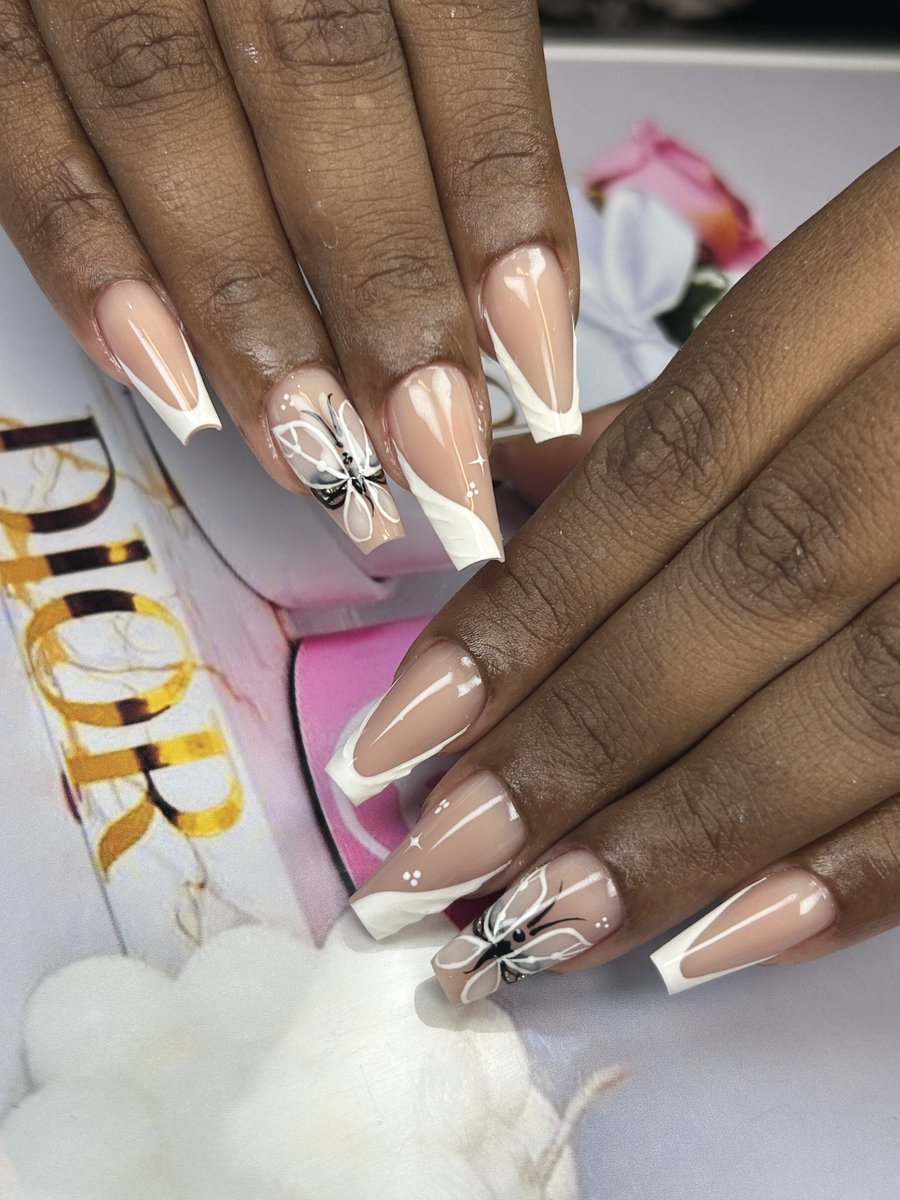 NailDesigner22's tweet photo. 🤍🥰🥰 https://t.co/stXzKZk9Y5