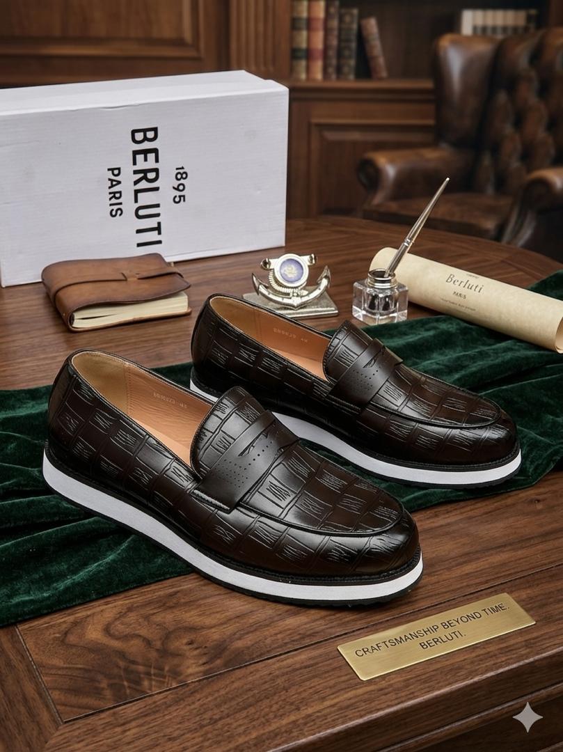 OgunsakinA's tweet photo. Available in Sizes 40 to 46 and Colours display 
Price #40,000
Location Lagos 
Call or chat 08035774730
#onlineshopping
#onlinebusiness
#onlinemarketing
#onlinestore
#deliveryservice https://t.co/AzbmR3KULS
