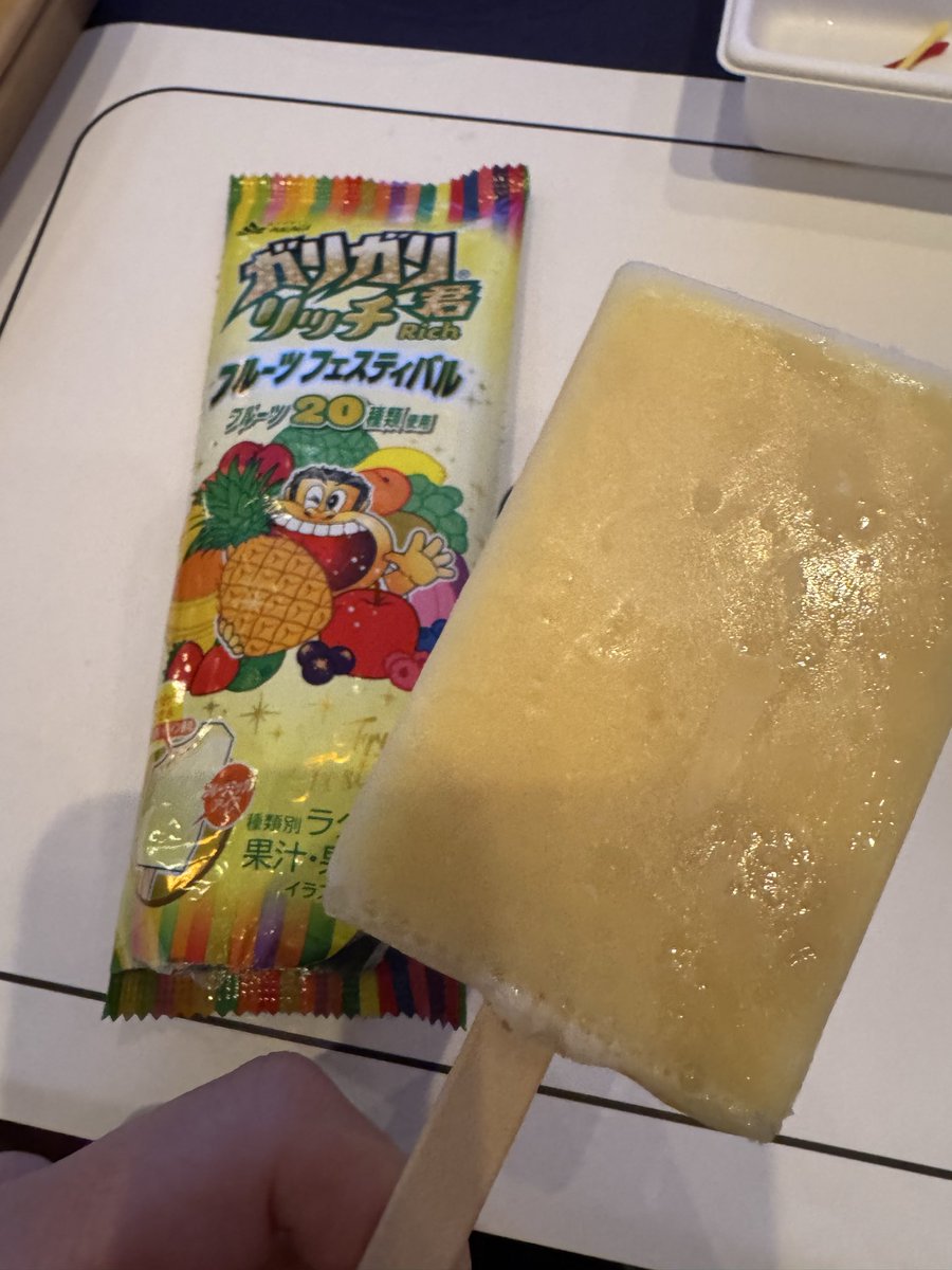ran_chunon's tweet photo. 20周年記念のガリガリ君リッチシリーズ！いろんな果物が入っていて、果汁　果肉37%のフルーツかき氷
マンゴーの桃のパインからの色々なフルーツのフェスティバル🤣おいしー
#プロモーション
#ガリガリ君 
#RSP115に参加しました
#赤城乳業から提供いただきました https://t.co/vqQBR0xesB