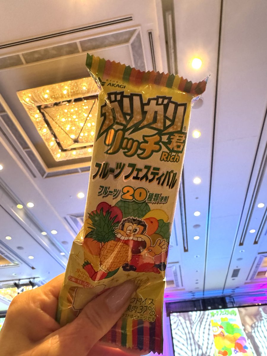 ran_chunon's tweet photo. 20周年記念のガリガリ君リッチシリーズ！いろんな果物が入っていて、果汁　果肉37%のフルーツかき氷
マンゴーの桃のパインからの色々なフルーツのフェスティバル🤣おいしー
#プロモーション
#ガリガリ君 
#RSP115に参加しました
#赤城乳業から提供いただきました https://t.co/vqQBR0xesB