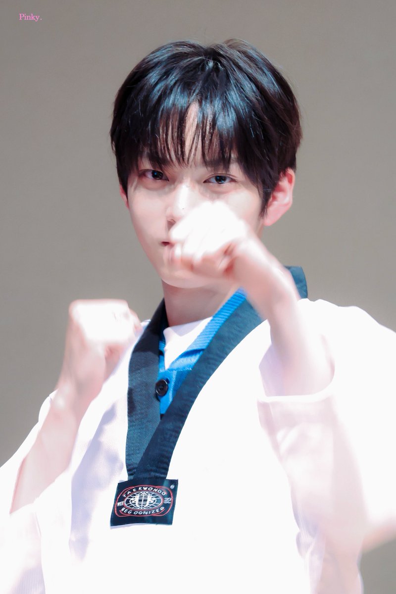 Pinkuhyuk's tweet photo. 260522

키자니아

#네이즈 #NAZE #도혁 #DOHYEOK https://t.co/UGLwI7eyOw
