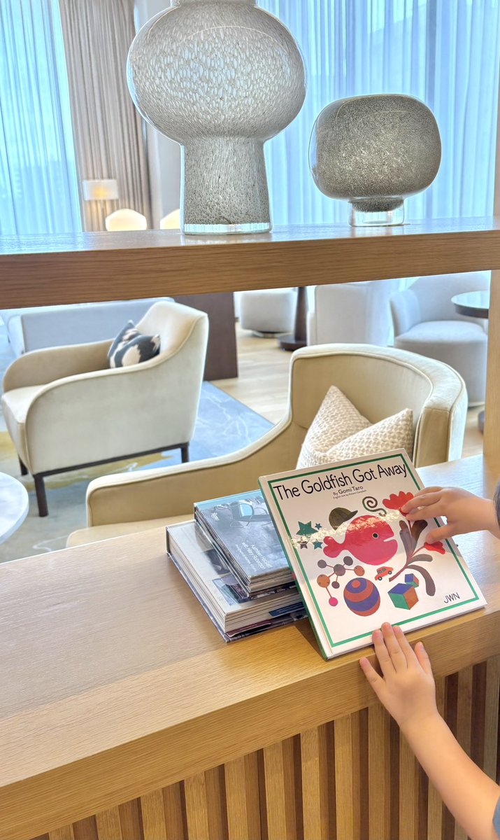 m__studyabroad's tweet photo. ラウンジには息子愛読である五味太郎さんの英語版絵本がありご機嫌♪🐠💕

Marriott系で抹茶のクリームどら焼きは珍しいですよね🍵🍡さすが奈良〜 https://t.co/0oSXq9K01X