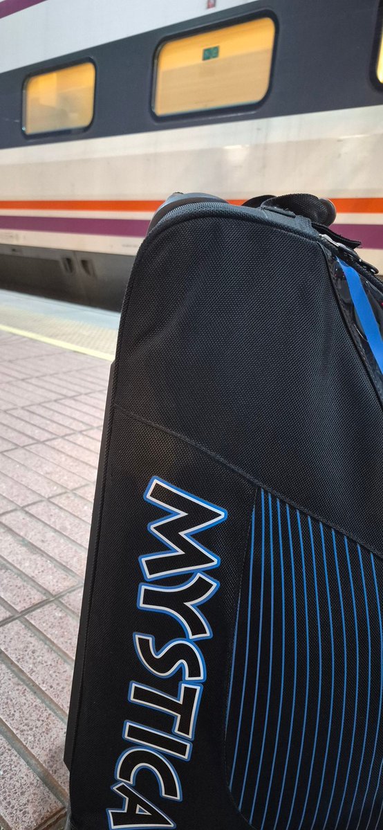 InterPadelMedia's tweet photo. Nos vamos a @PadelSummit , Barcelona.  A hacer la presentación internacional de la @InterPadelMedia . Os esperamos a todos!! 14:15 stand de @greensettennis y con el apoyo de @JomaSport . https://t.co/IqFCvyXgSx