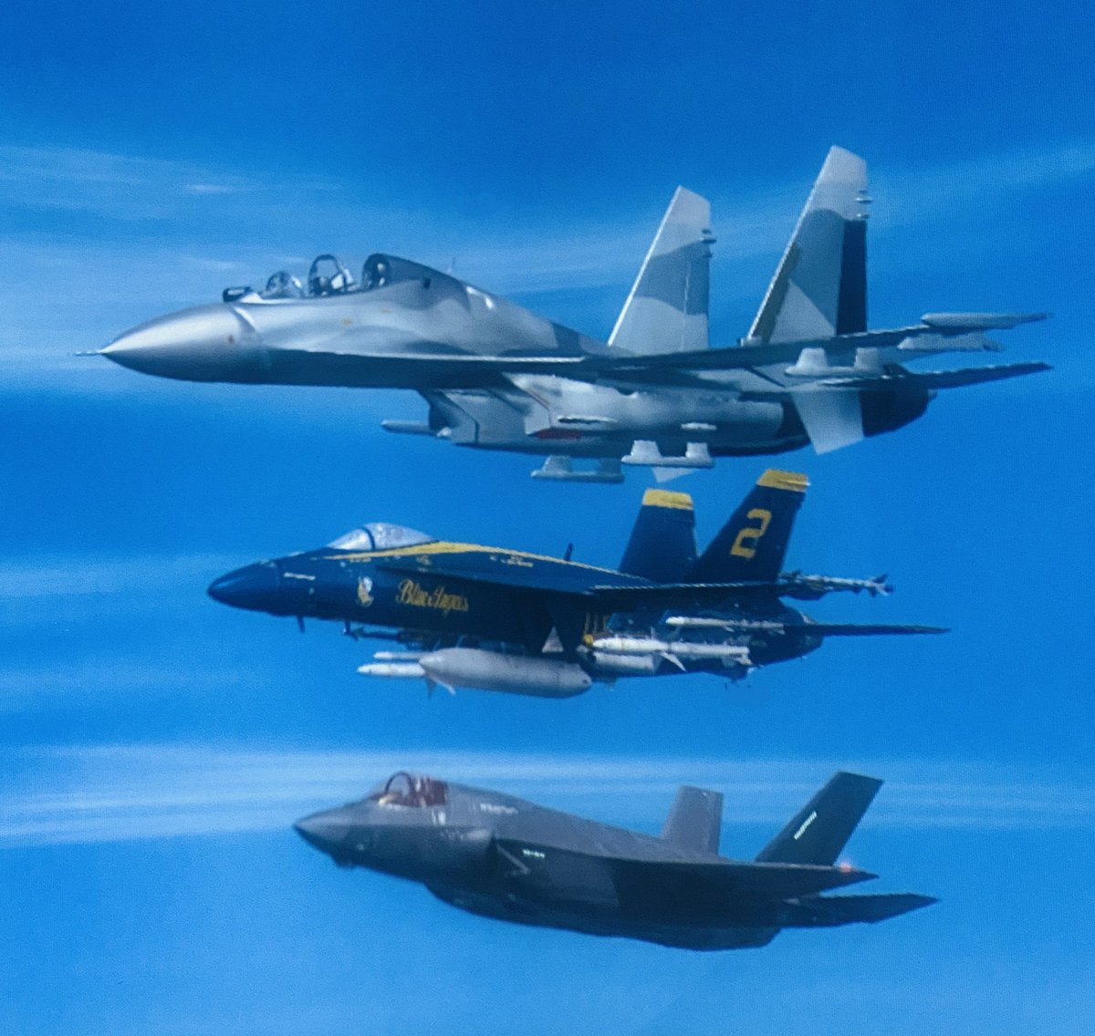 LuxuryFlight's tweet photo. ファイター店シミュレーターに登場する機体を集合させての異機種編隊飛行です！30分以上のコースで編隊飛行体験可能ですのでご興味のある方は是非ご来店ください。 https://t.co/X6SielXiKy