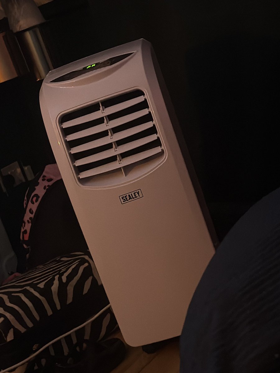 InfernekoVT's tweet photo. 1) ur not allowed to complain about the heat I told u this 
2) this is the single greatest purchase of my life 
3) they have air con in Gregg’s too just go there https://t.co/sE3c9cHLpB