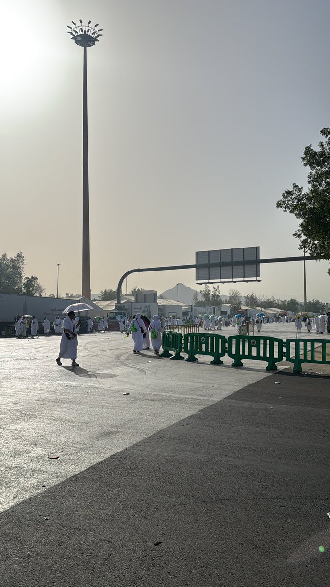 ys_rr1's tweet photo. صوم يوم عرفة وخدمة ضيوف ا��رحمن 
الحمدلله على هالاجر الكبير وعسى الله يتقبله https://t.co/oAjwOCykP7