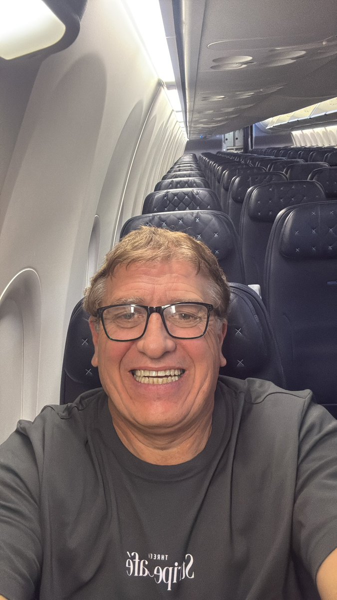 golgigli's tweet photo. Embarcando en Ezeiza rumbo a Quito vía Panamá, con la pasión intacta, @Cadena3_Rosario @cadena3deportes @estadio_3 , para transmitir Copa libertadores @rosariocentral .
Un pasaje hoy lo puede sacar cualquiera, ahora cuando a las19 hs te avisan que tu vuelo sale de Rosario 8 hs demorado por niebla, solo @Grupo3deTurismo y  Facundo Bellotti te lo piden solucionar en 40 minutos,derivándonos a Ezeiza, muchas gracias. @GATOGRECO @LambertiMarce .
2.01 hs embarcados.