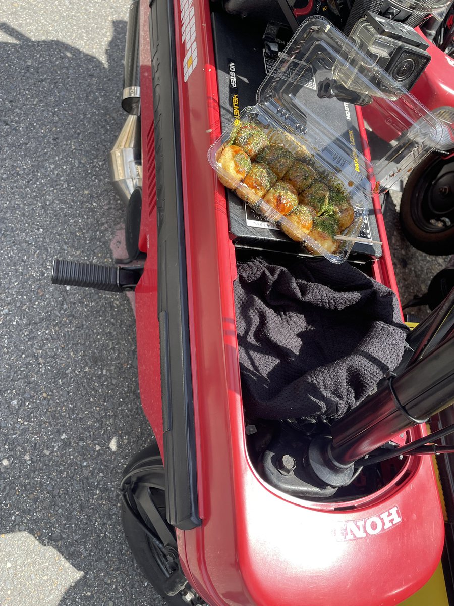 Electrical_hoe's tweet photo. モトコンポ机でたこ焼きの食べる
#バイク #原付 #ホンダ #HONDA #モトコンポ #motocompo #50cc #AB12 #バイク乗りと繋がりたい #ゼロハン #ツーリング #バイクのある生活
. https://t.co/4alNZCxOjL