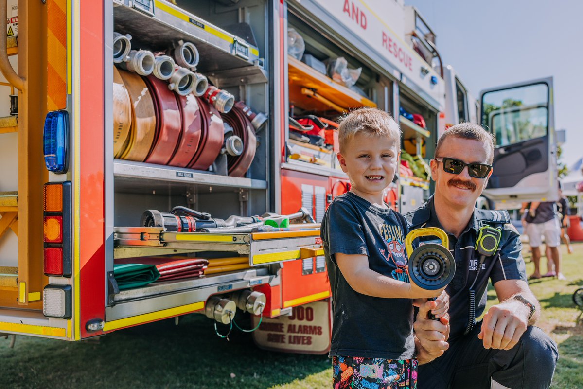 1029's tweet photo. 📢  Monster Machinery Day 🚒 
It’s big. It’s loud. It’s free. And it’s back THIS SUNDAY! ⭐ 
Spread across a whole kilometre of Broadwater Parklands, from The Great Lawn to the Southern Lawn!
All the info 👉  https://t.co/gd8JcdRH05 https://t.co/pLAWswixCt