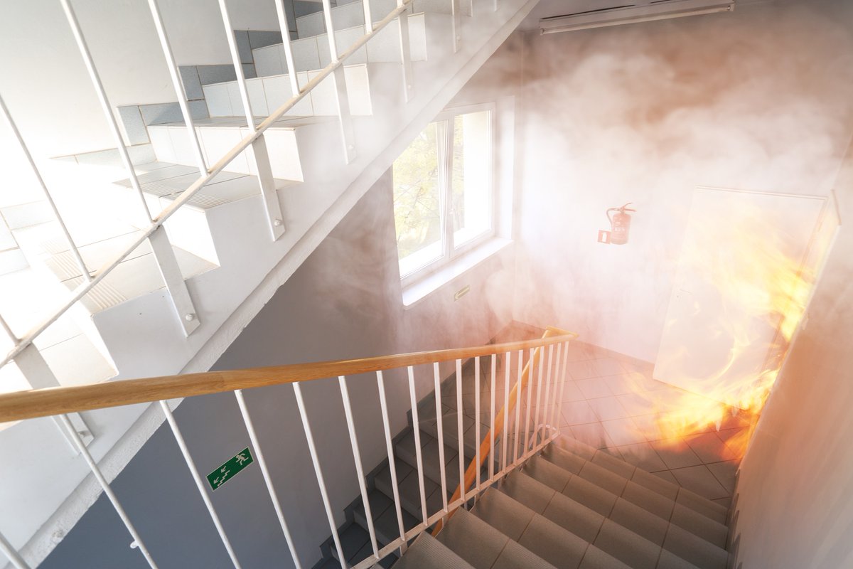 FireSafetyIre's tweet photo. Working smoke alarms save lives. There should be one 
on each level of the home 🏠🏡and tested weekly.
Keeping doors closed keeps your escape route clear and prevents fire 🔥🔥 from spreading.
Test your alarm today. 
@DeptHousingIRL 
@JamesBrowneTD 
#FireSafetyIRE #STOPfire https://t.co/chC5dIBbuI