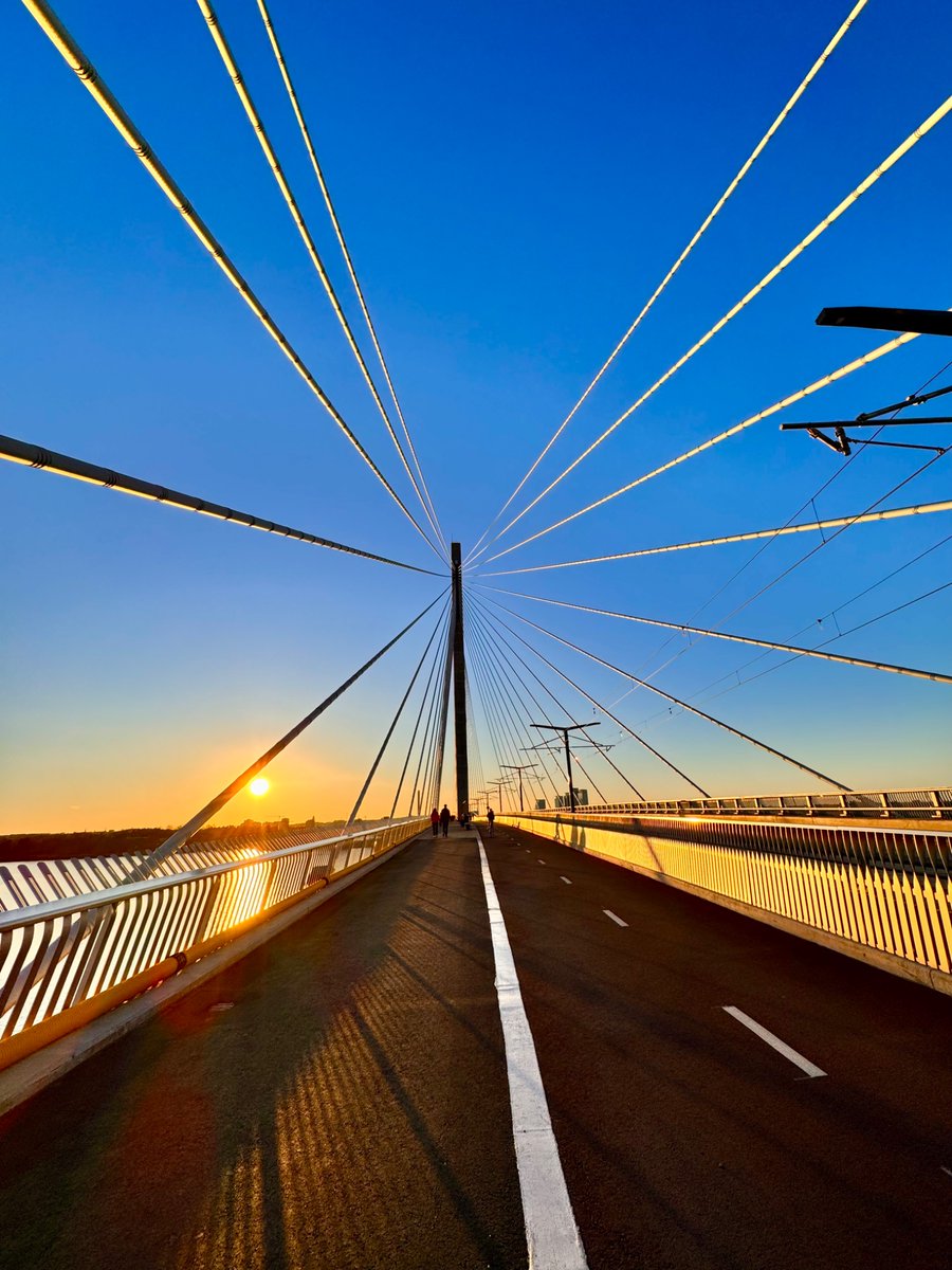 BSapag's tweet photo. @8ntmuch Leading lines. The new Kruunuvuori bridge in #Finland is  the longest bridge in the world that will exclusively serve pedestrians, cyclists and trams, connecting Korkeasaari and Kruunuvuorenranta.

 #Finland #Helsinki https://t.co/UeM2XjXHiZ