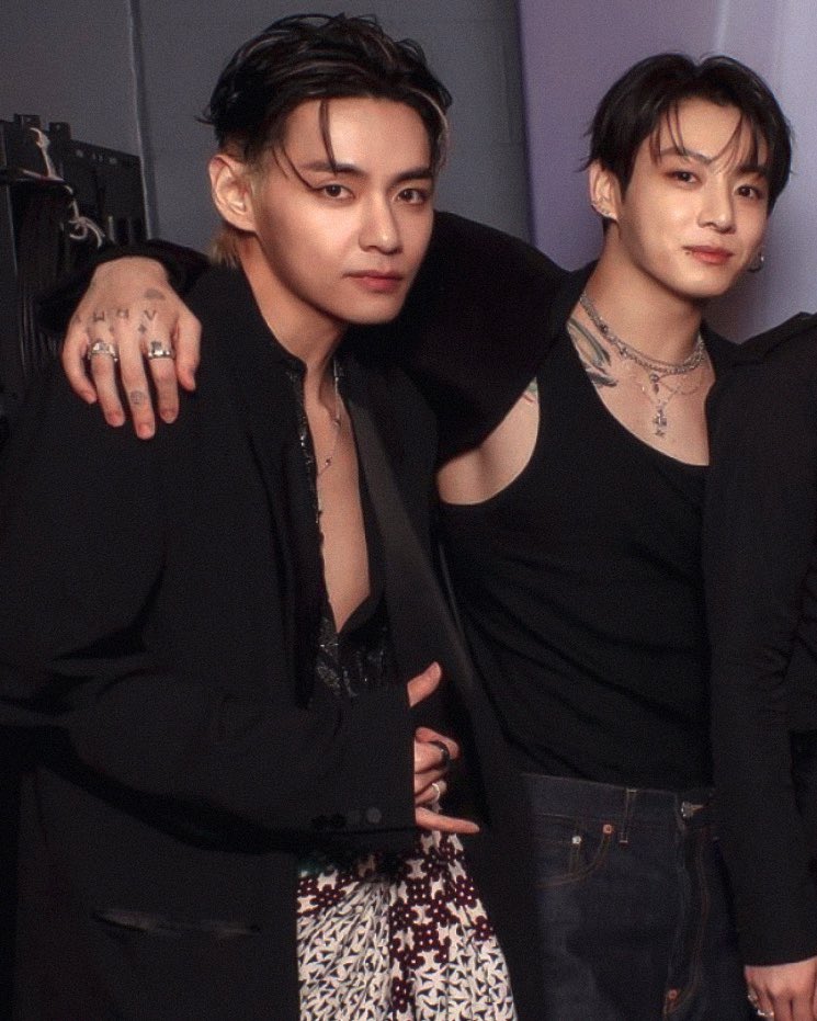 taekook𑁤 tweet media