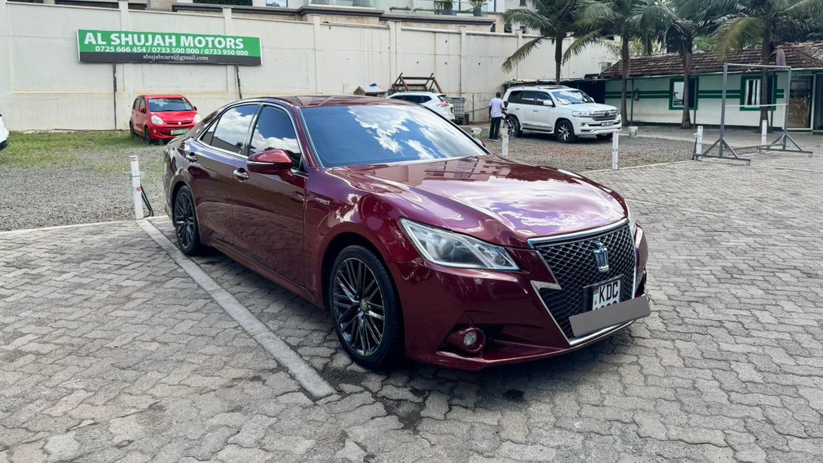 Hey__Z's tweet photo. "Niaje Bro 
I need help with selling this unit "

Let's help a brother out RT widely 

Toyota Crown Athlete (Hybrid) 
2014 model
2.0L petrol - hybrid
Maroon in colour 
169500kms on the odometer 
Buy and drive 

Asking price : KES 1,800,000
📍Roysambu
📞0705150821 https://t.co/PFt1IKN7Ak