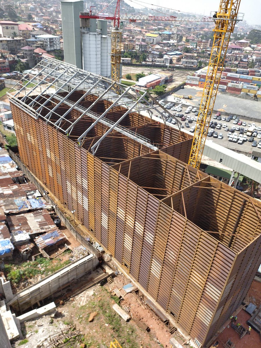 51Nico28's tweet photo. @elonmusk J’assemble des silo de stockage en Sierra Leone pour #SONOCO , parfois @grok m’aide beaucoup pour l’organisation de chantier 🏗️ https://t.co/XZmU9kcdAz